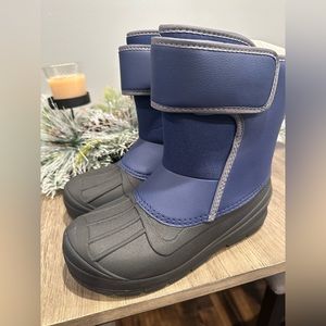 Kids Size 6 Snow Boots from Target